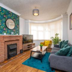 Spacious 3BR Home with Driveway Near NEC & Airport