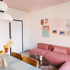 Vibrant Retreat - Funky Style and Acropolis View