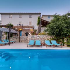 Villa Eugenia for 8 people with private pool & large garden only 3 km from the beach