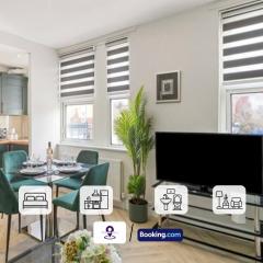 Last-Minute Specials ! Last Chance l Lavender Hill l Exclusive Deal on 2 Bedroom, High Spec Luxury Flat By Finesse Stays Short Lets & Serviced Accommodation London With Free WiFi
