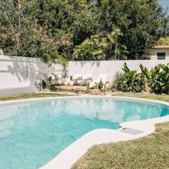 Coastal Med oasis by the beach, pet friendly!