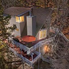 Whispering Pines A-Frame, Pool Table, 2 Patios!