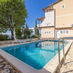 Gorgeous Apartment In Stinica With Wifi