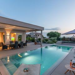 Exquisite Villa mit Panoramablick aufs Meer, Salzwasserpool mit Gegenstromanlage, BBQ