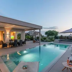 Exquisite Villa mit Panoramablick aufs Meer, Salzwasserpool mit Gegenstromanlage, BBQ