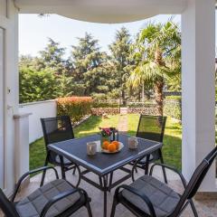 Malerisches Apartment mit mediterranem Garten - nur 450 Meter zum Strand