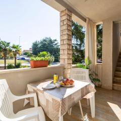 Komfortables Apartment wenige Minuten zur Altstadt von Porec und zum Strand mit Garten
