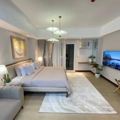 Minimalist and cozy place with balcony