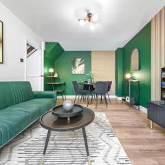 2BR for Work Trips Near Luton Airport, Parking & WiFi