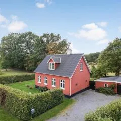 3 Bedroom Gorgeous Home In Aakirkeby