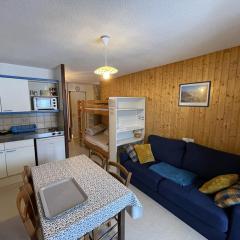 Confortable T2 avec balcon au cœur de la station, proche pistes et commerces - FR-1-787-80