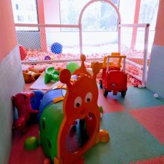Executive living two bedroom apartment with heated swimming pool and well equipped gym with amazing city scenic views