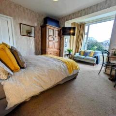 Super sunny studio with own terrace & parking