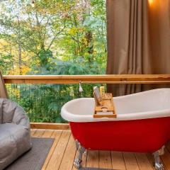 Outdoor Soaking Tub! Cozy spot for couples getaway