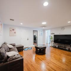 74L - 2BR Quincy - Cozy Couple Hideout near Wollaston Beach