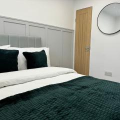 Tiny Home Parking & Airport & M1 & Contractor