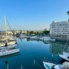 Apartamento con vistas a mar y canal. Empuriabrava
