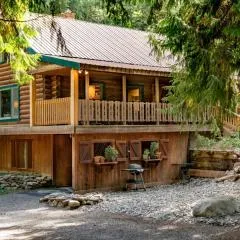 Private Forest Lodge Near Silverwood Theme Park - Sleeps 10