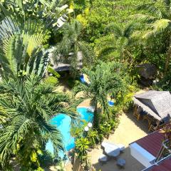 NATURIST Garden Suite clothing optional