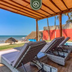 Oceanview 4 BR Condo - Pool - Beach - Terrace