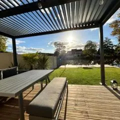 Le beau studio du bord de l'eau
