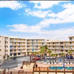 Superior beach studio with Pool Access and free parking