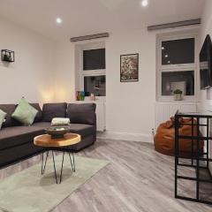 Abbey Corner By Nivaas 4-Located in the heart of the city centre-5 minute walk to train station-20 minutes to London via train