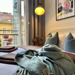 Sunlit - Prague Apartment