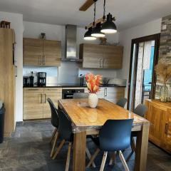 Super appartement moderne 2 chambres avec balcon, parking et Wi-Fi - 6 pers. - FR-1-676-195
