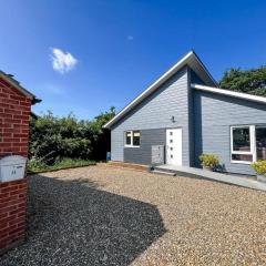 Well Designed Bungalow In The Seaside Resort Of Hemsby, Ref 99011Og