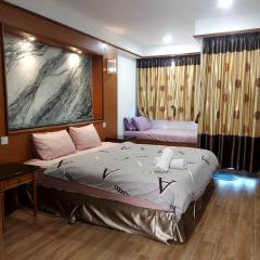 Deluxe Lower Water Chalet Private Unit