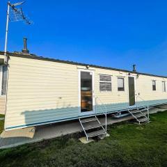 8 Berth Caravan For Hire At St Osyth Beach Holiday Park Ref 28012Hv