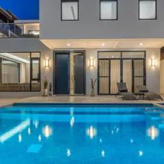 T M L-Urban 4 bedroom-independent swimming pool and KTV
