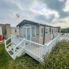 Beautiful Caravan With Decking At Naze Marine Park, Sleeps 8 Ref 17341Br