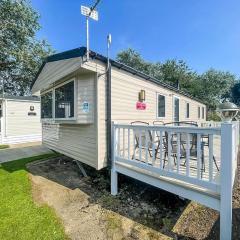 Homely Caravan With Outside Decking Ref 20381Bs