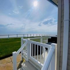Gorgeous 7 Berth Caravan With Decking And Full Seaviews At Hopton Ref 80053S