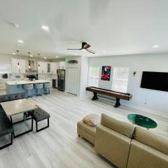 Large Townhouse Central To Everything In Tampa, Sleeps 8