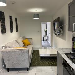 The Holloway Haven - 1 Bedroom Apartment - Private Access & Parking - Prime Location Near Oxford City Centre