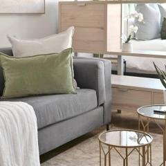 Aquila - Stylish 1-Bed Apartment in Iconic High-Rise City Views