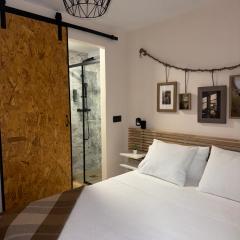 Recién reformado y PARKING VIGILADO GRATIS pleno centro Granada Picón Center