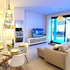 Samuel Luxury 2bedroom Apartment, Large patio, free wifi and private parking BY NAMASTE ELITE