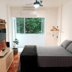 Studio Botafogo - conforto, estilo e varandinha!