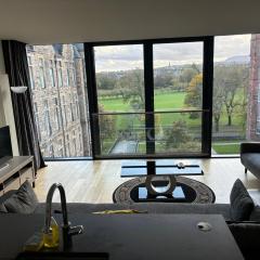Executive Quartermile apartment near to Castle University with park view