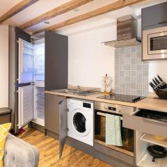 Spacious 1 Bedroom Flats by Banbury High Street