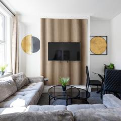 Modern Liverpool Retreat - 4BR Home Near City & Stadiums