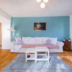 Charmante Wohnung -Altes Kino- 2SZ-2Bad-Terrasse-Netflix