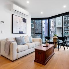 Modern Apt 100m fr Parkland w Pool, Gym and Wi-Fi