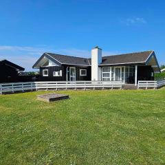 Cozy And Modern Holiday Home With All Equipment