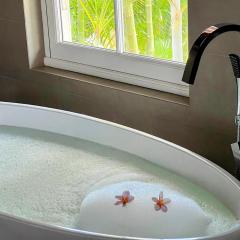 Lakaz Kannell - Cinnamon Room- Luxury Bedroom and Bathroom infinity pool