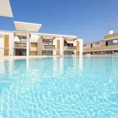 Home2Book Sunlit Apt, Pool & Terrace, Las Américas